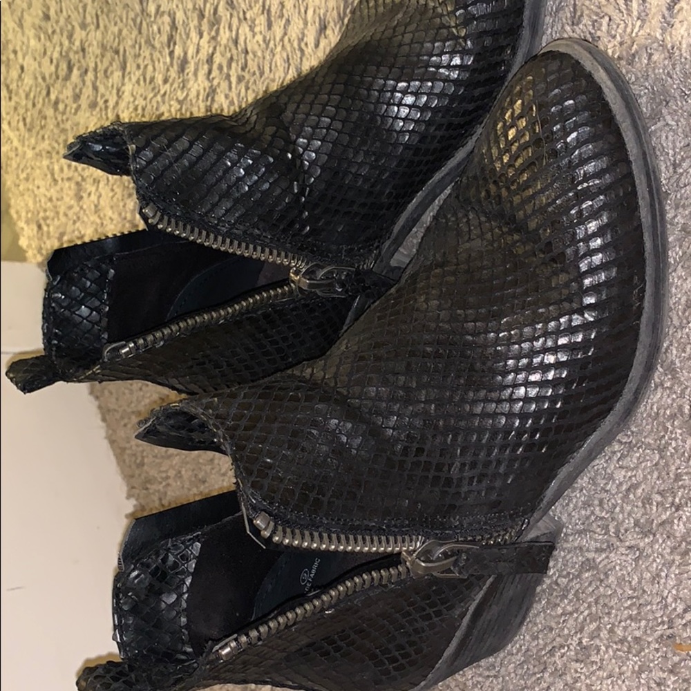 “Very G” booties